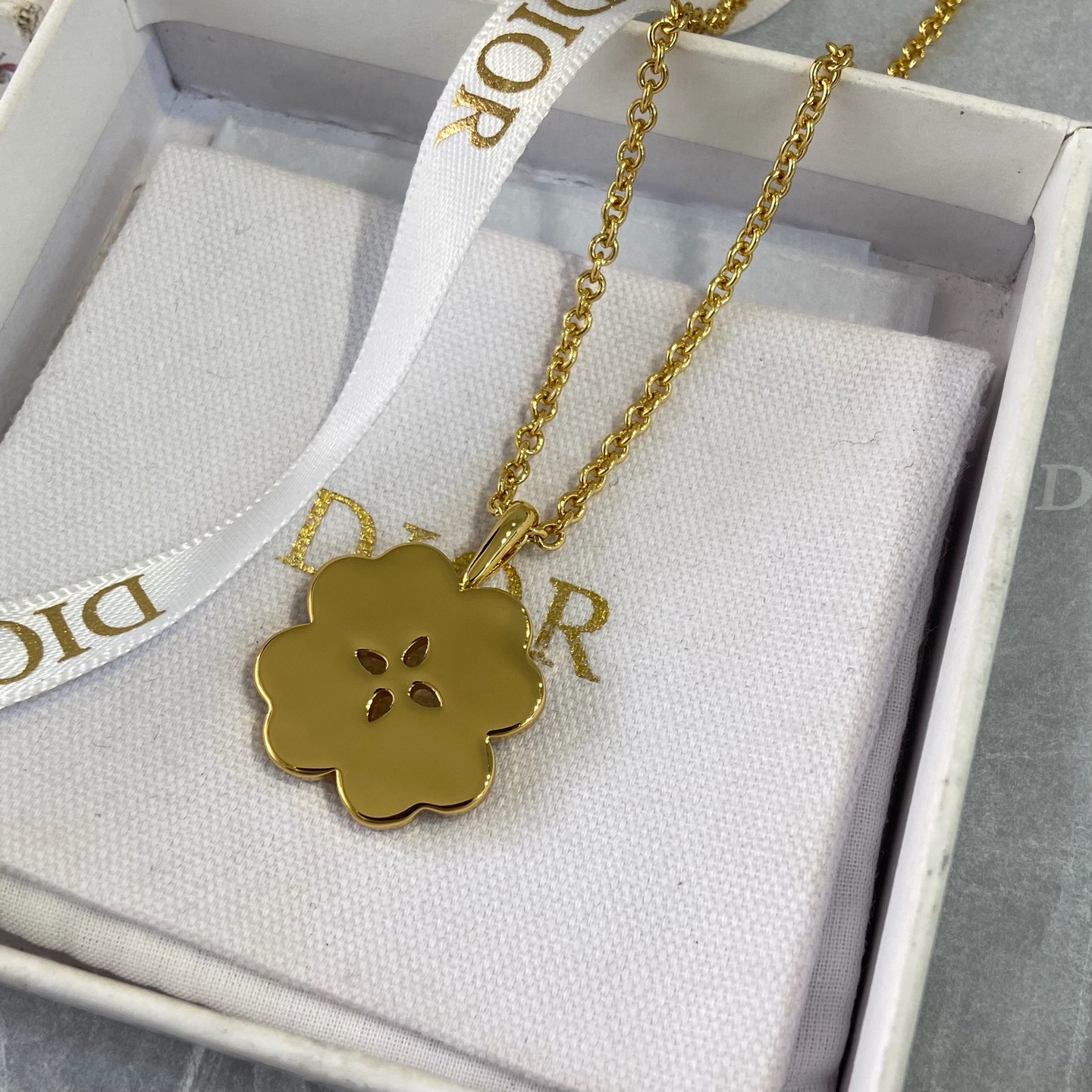 Dior Lucky Four-Leaf Clover Mother-of-Pearl Pendant Necklace product image 3 thumbnail