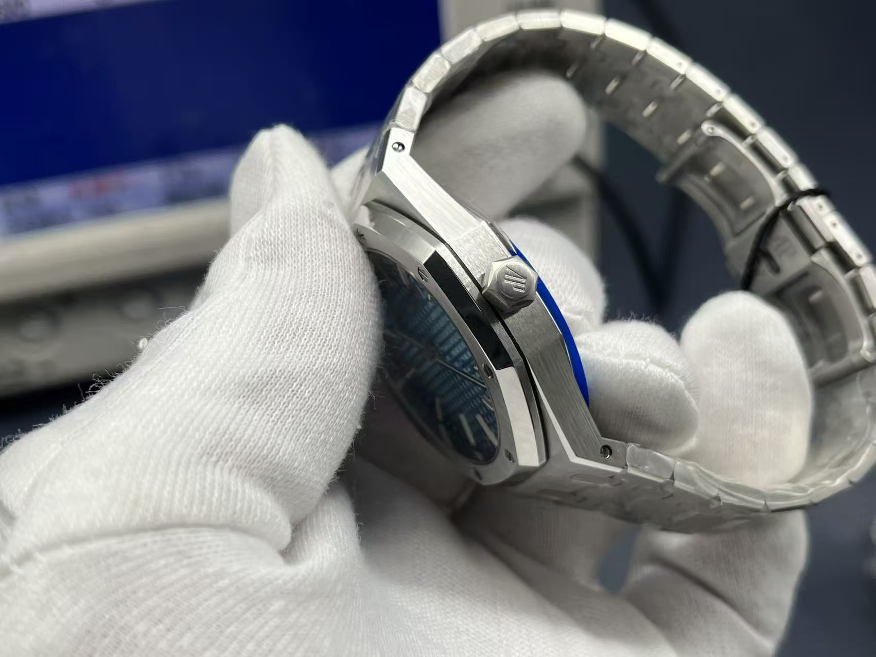 Audemars Piguet Royal Oak 15510 VIP Hidden Edition Automatic Watch - Ice Blue & Smoky Blue Dial product image 3 thumbnail