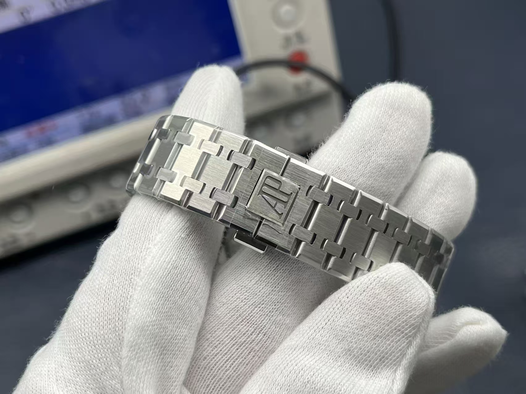 Audemars Piguet Royal Oak 15510 VIP Hidden Edition Automatic Watch - Ice Blue & Smoky Blue Dial product image 5 thumbnail