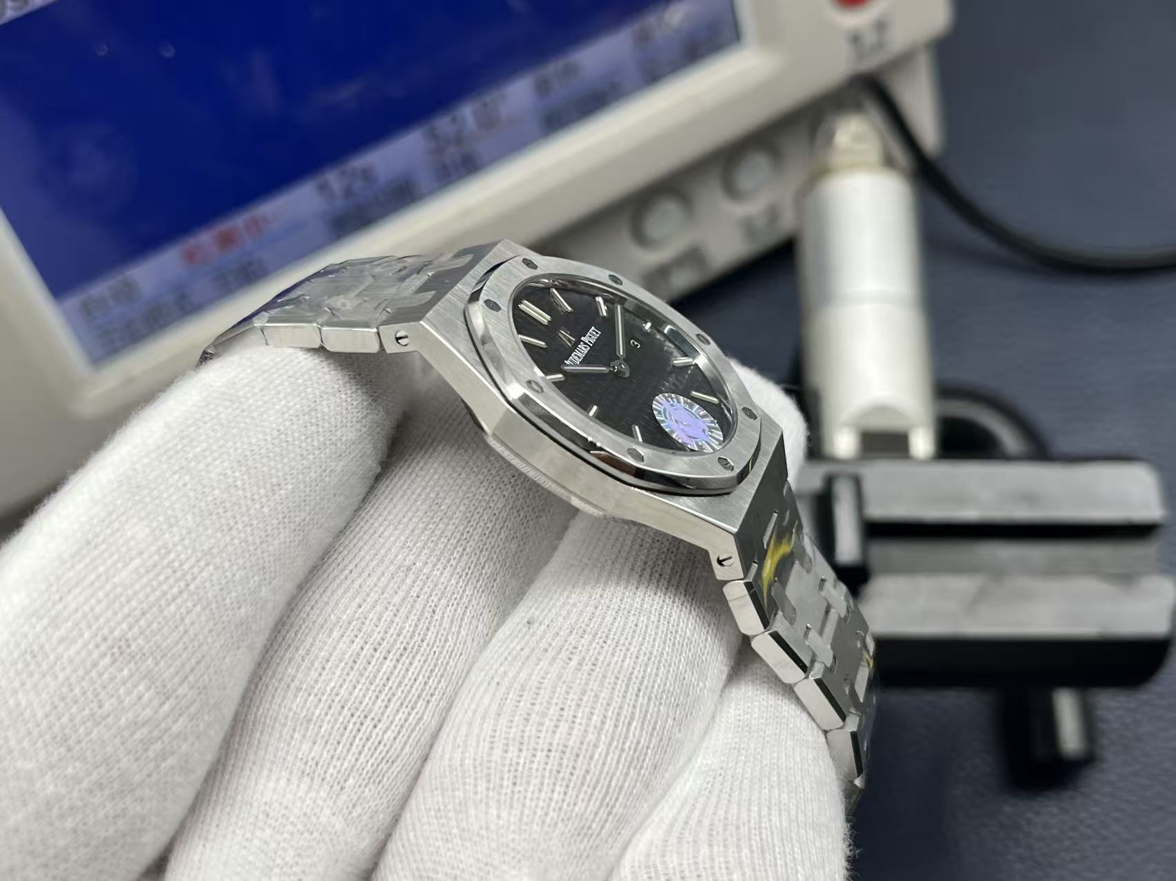 Audemars Piguet Royal Oak 67651OR Ladies Quartz Diamond Watch ZF Factory Edition product image 2 thumbnail