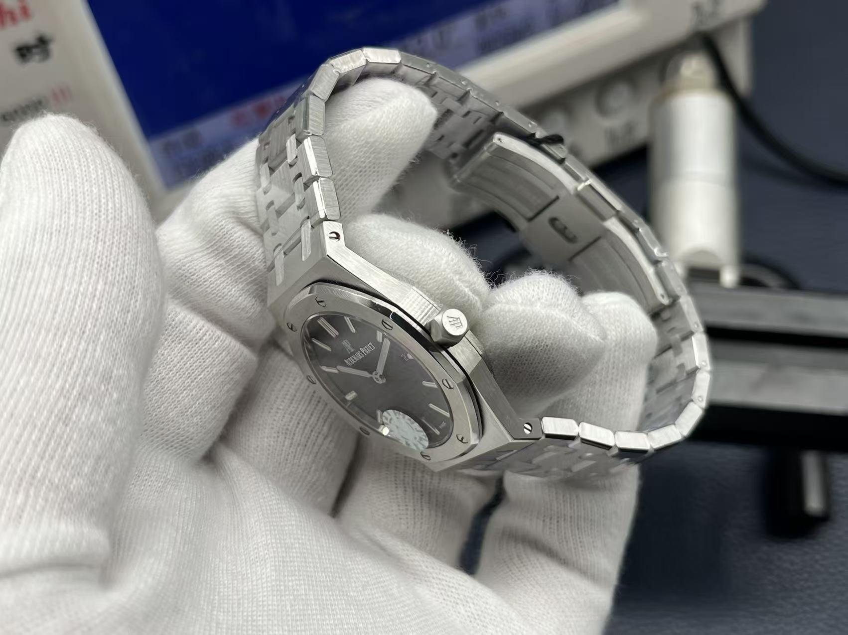 Audemars Piguet Royal Oak 67651OR Ladies Quartz Diamond Watch ZF Factory Edition product image 3 thumbnail