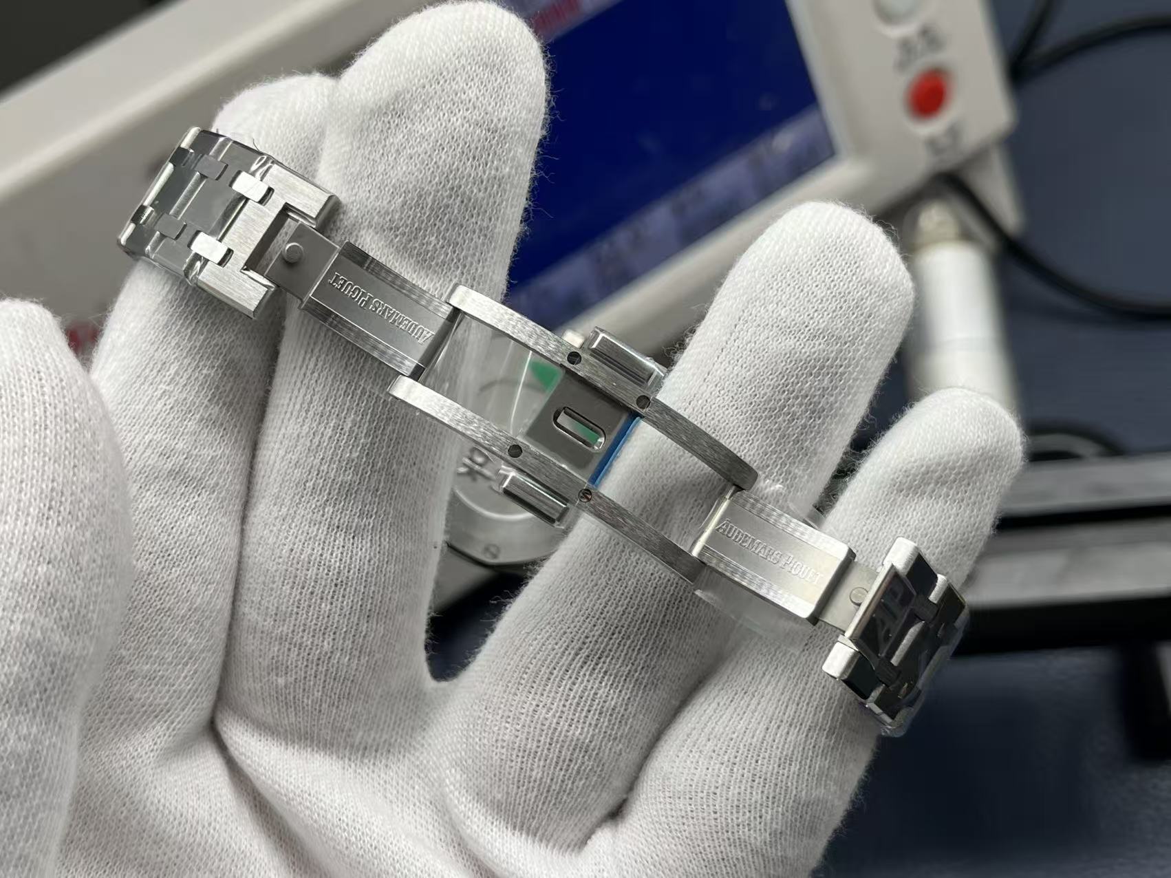 Audemars Piguet Royal Oak 67651OR Ladies Quartz Diamond Watch ZF Factory Edition product image 5 thumbnail
