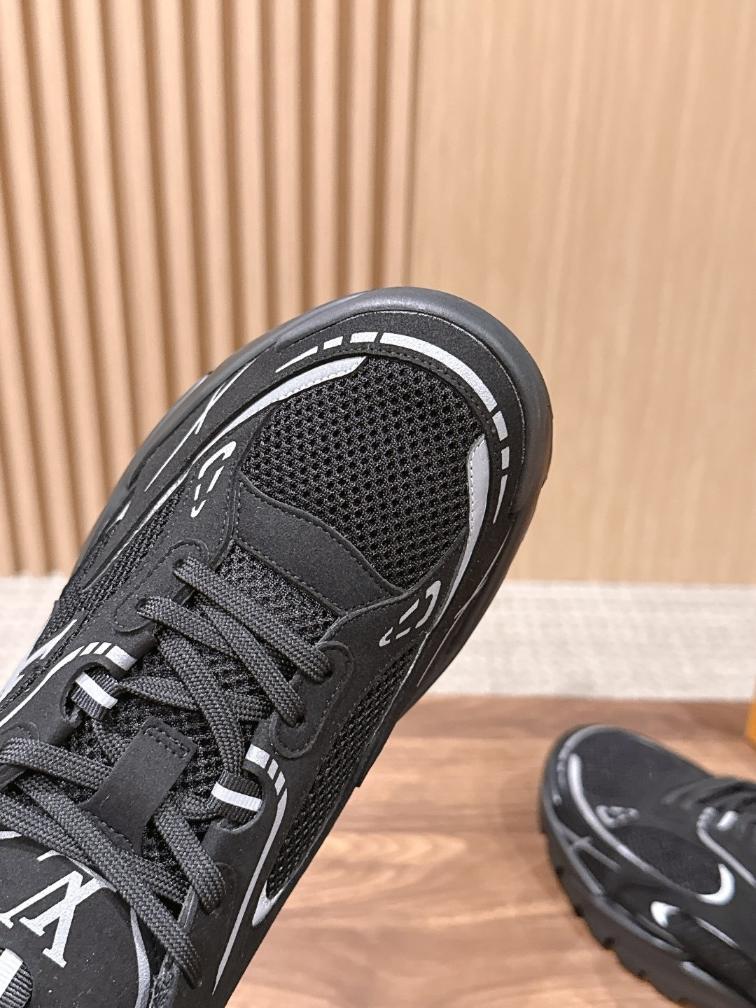 Louis Vuitton LV Runner Tatic Men's Retro Running Sneakers product image 2 thumbnail