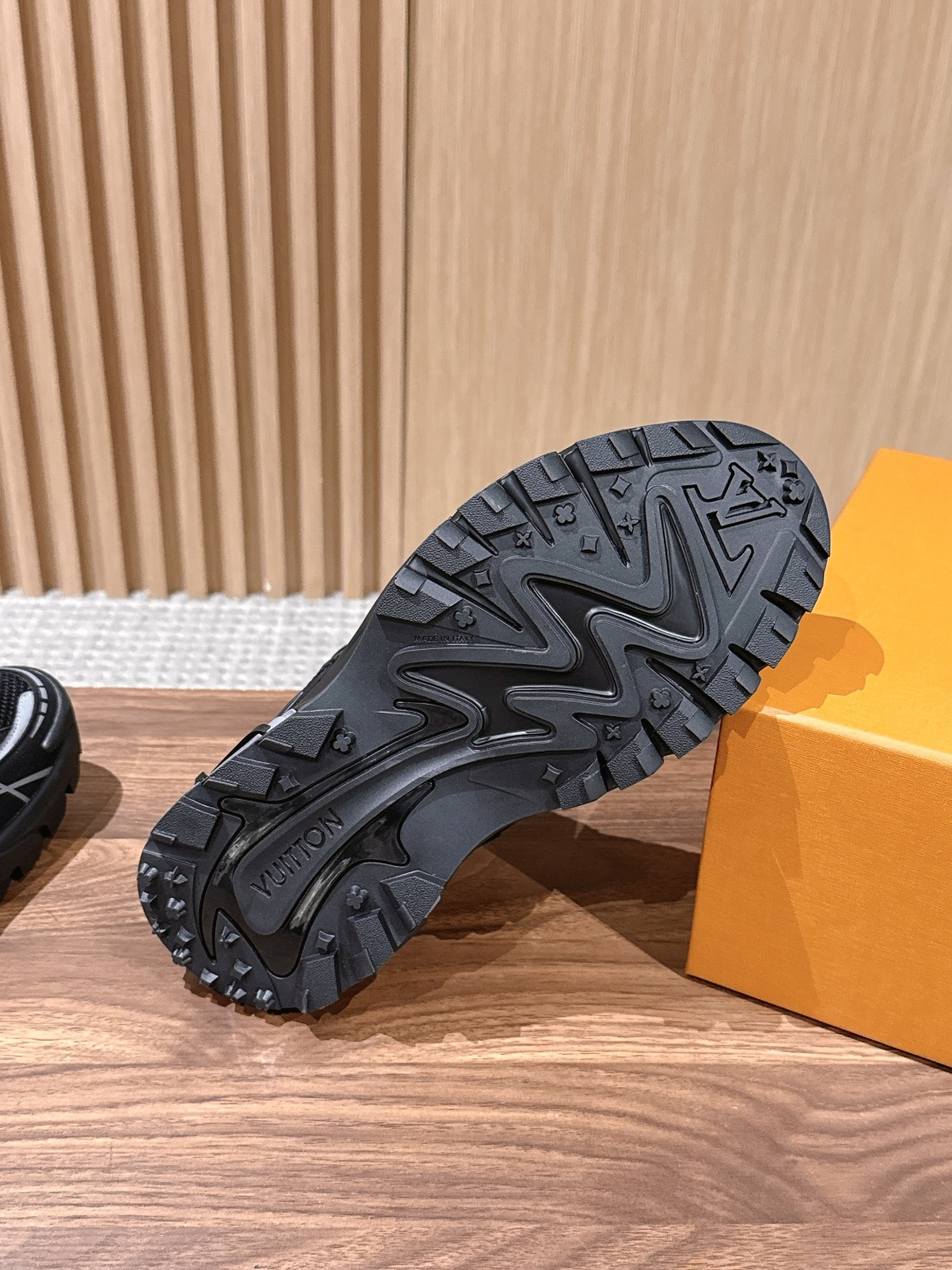 Louis Vuitton LV Runner Tatic Men's Retro Running Sneakers product image 5 thumbnail