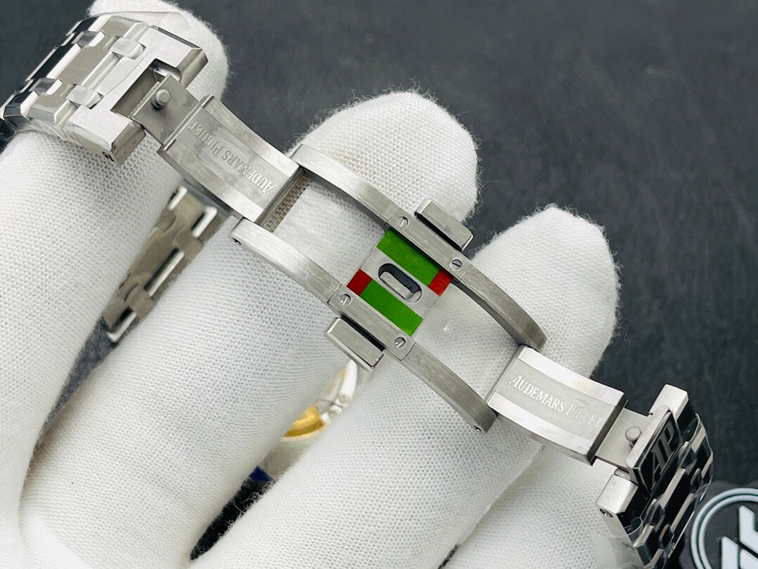 ZF Factory Audemars Piguet Royal Oak 15400 V2 Edition Automatic Watch product image 5 thumbnail